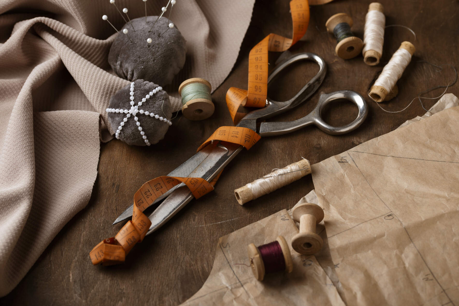 tailoring-items-arrangement-still-life