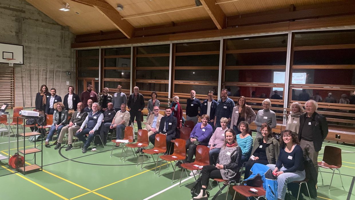 Thérapeutes, artisans, informaticiens, avocats, conseillers communaux, Raiffeisen, agriculteurs,.. et on se tutoie!